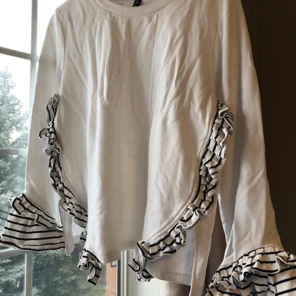 Lord & Taylor Design Lab Oversized ruffled Sweater - Picture 3 of 7